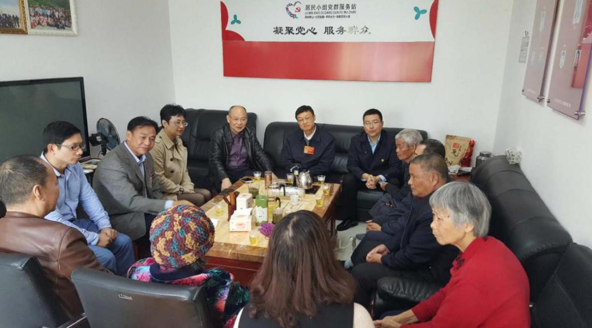 市黨代表朱軍同志春節前夕赴坪環社區開展走訪慰問老黨員和困難黨員活動